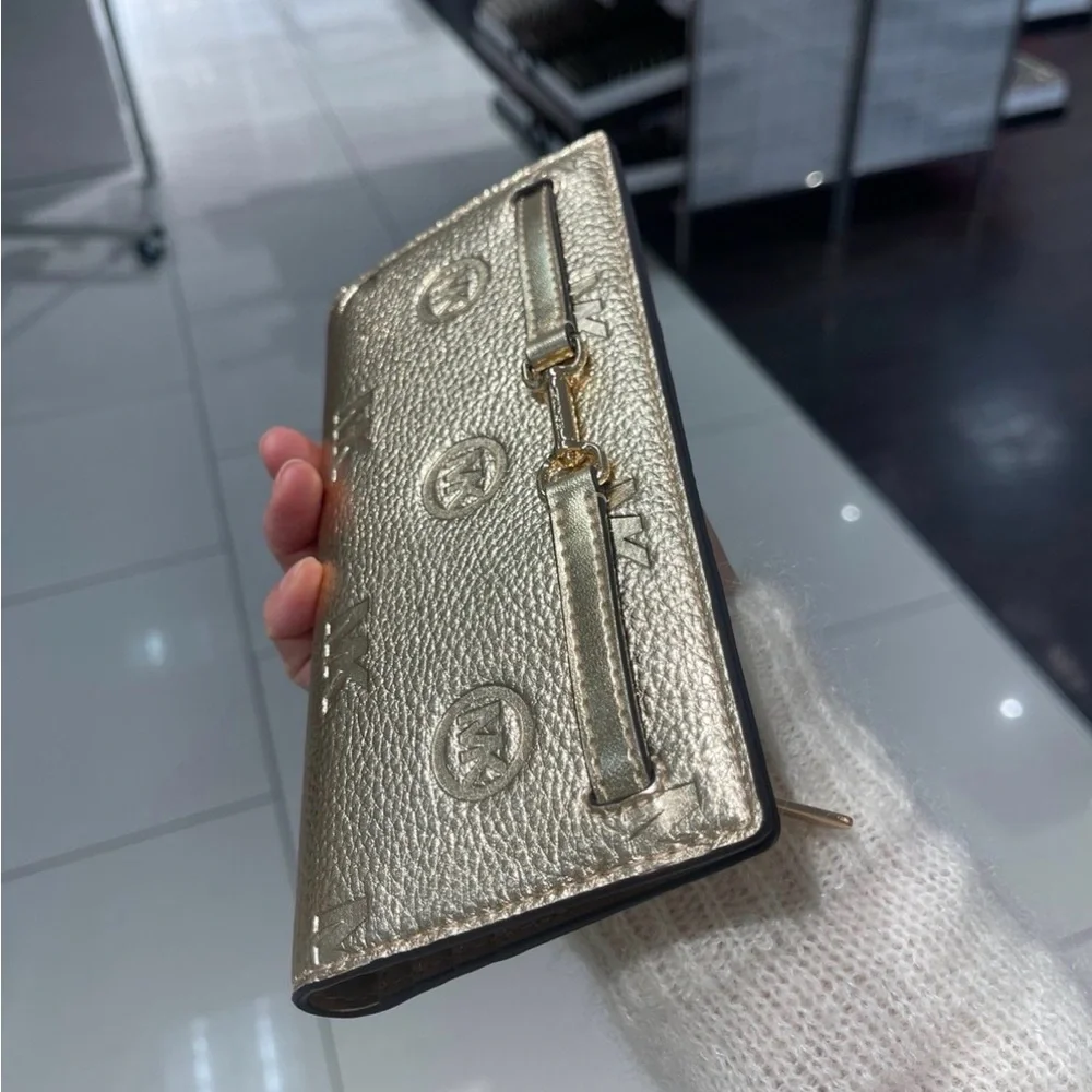 NWT MICHAEL KORS Carson Large Metallic Logo Debossed Snap Wallet - Picture 2 of 7